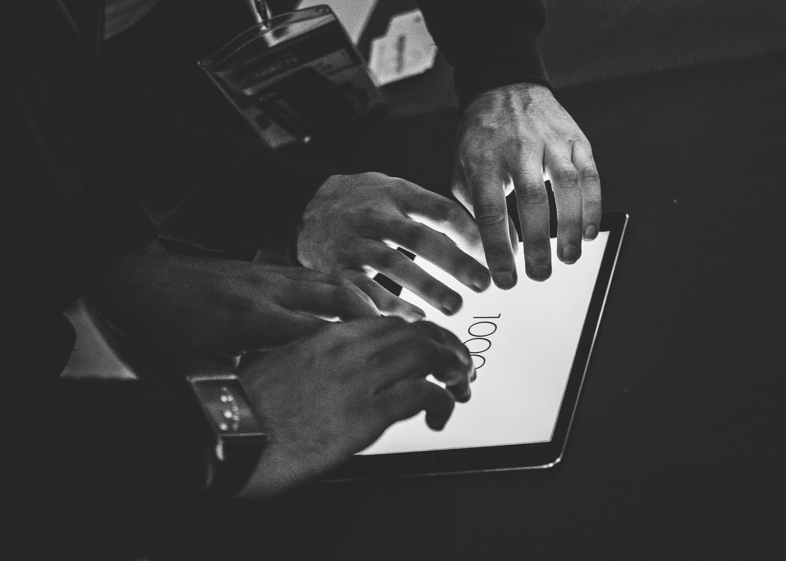 Many hands make light work.