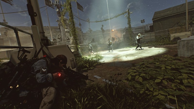 Getting loot from Dark Zones is fun.
