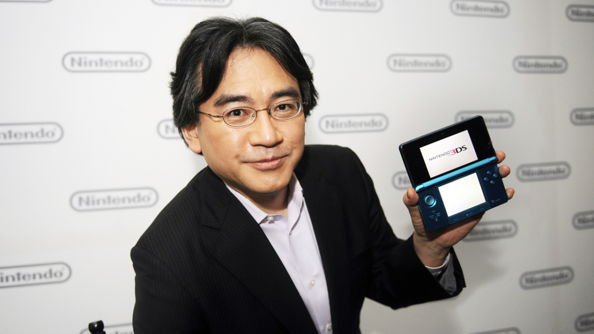 Above: Iwata holding a Nintendo 3DS.