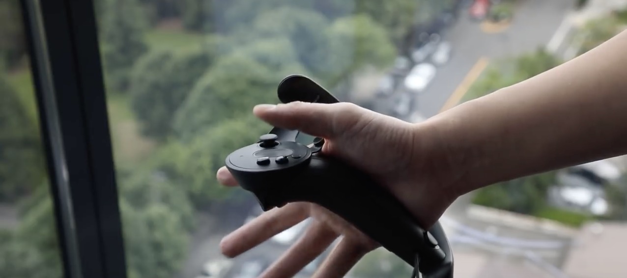 Valve's Knuckles EV2 controller.