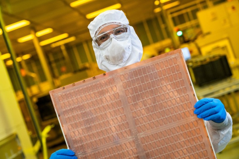 Intel is using glass substrates to speed up chip communication.