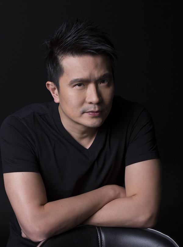 Min-Liang Tan favors black T-shirts.