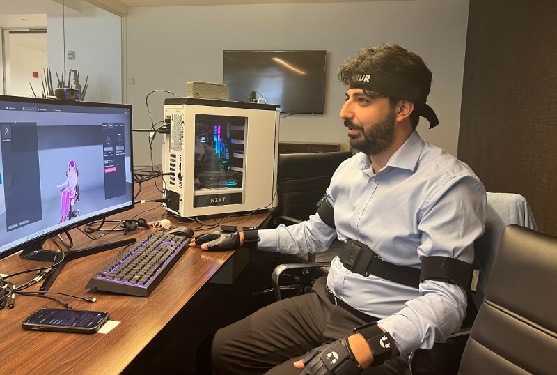 Andy Aslanyan shows off his VTuber creation.