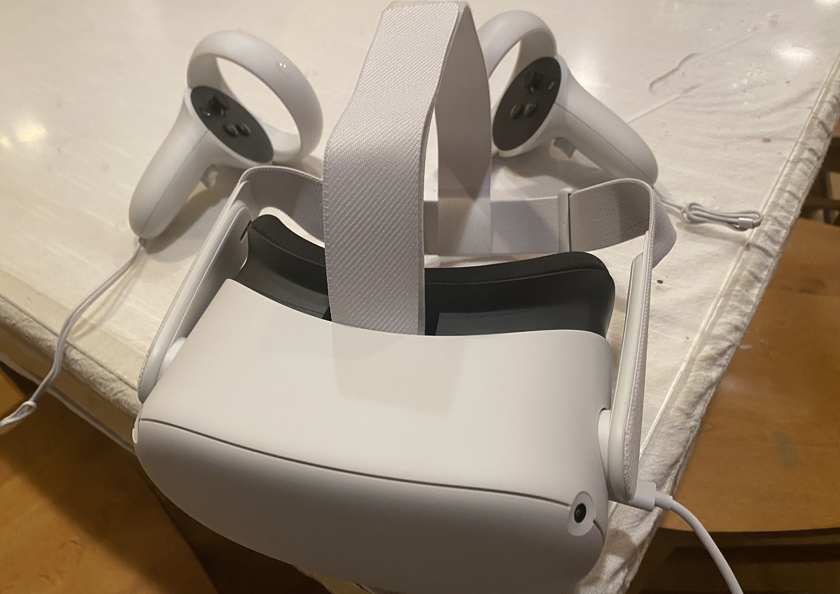The Oculus Quest 2 is 10% lighter than the previous version.