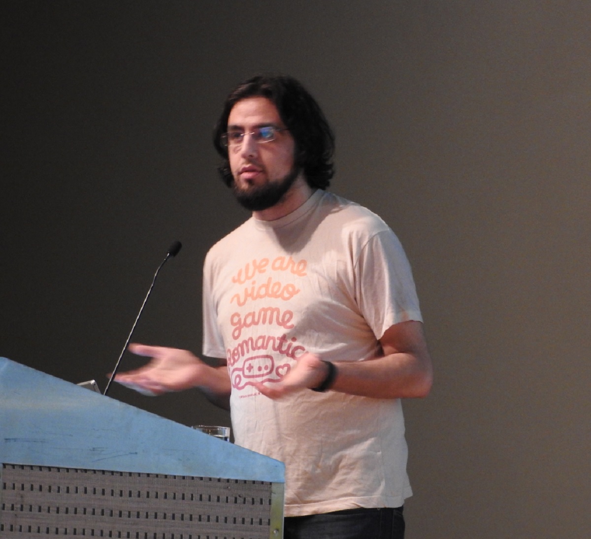 Rami Ismail, speaking at the IGDA Leadership Summit.