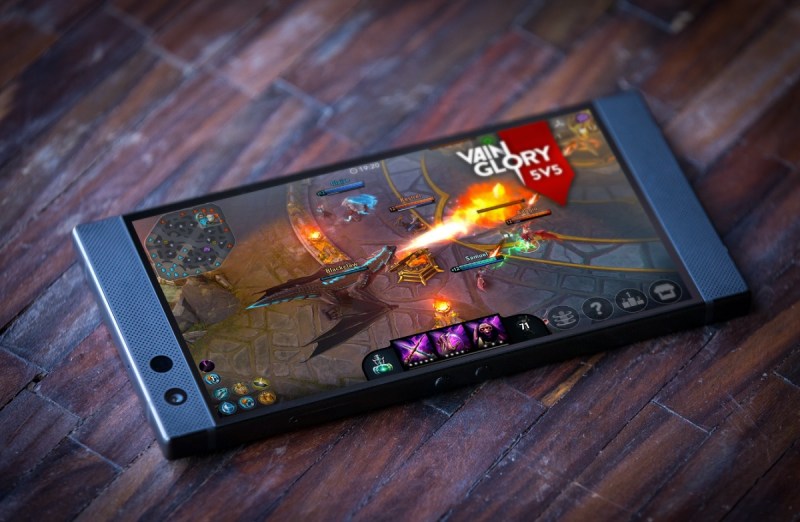 You can play games like Vainglory on the Razer Phone 2.