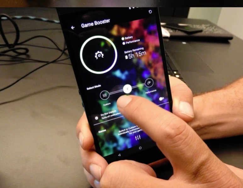Game Booster can suggest settins for games on your Razer Phone 2.