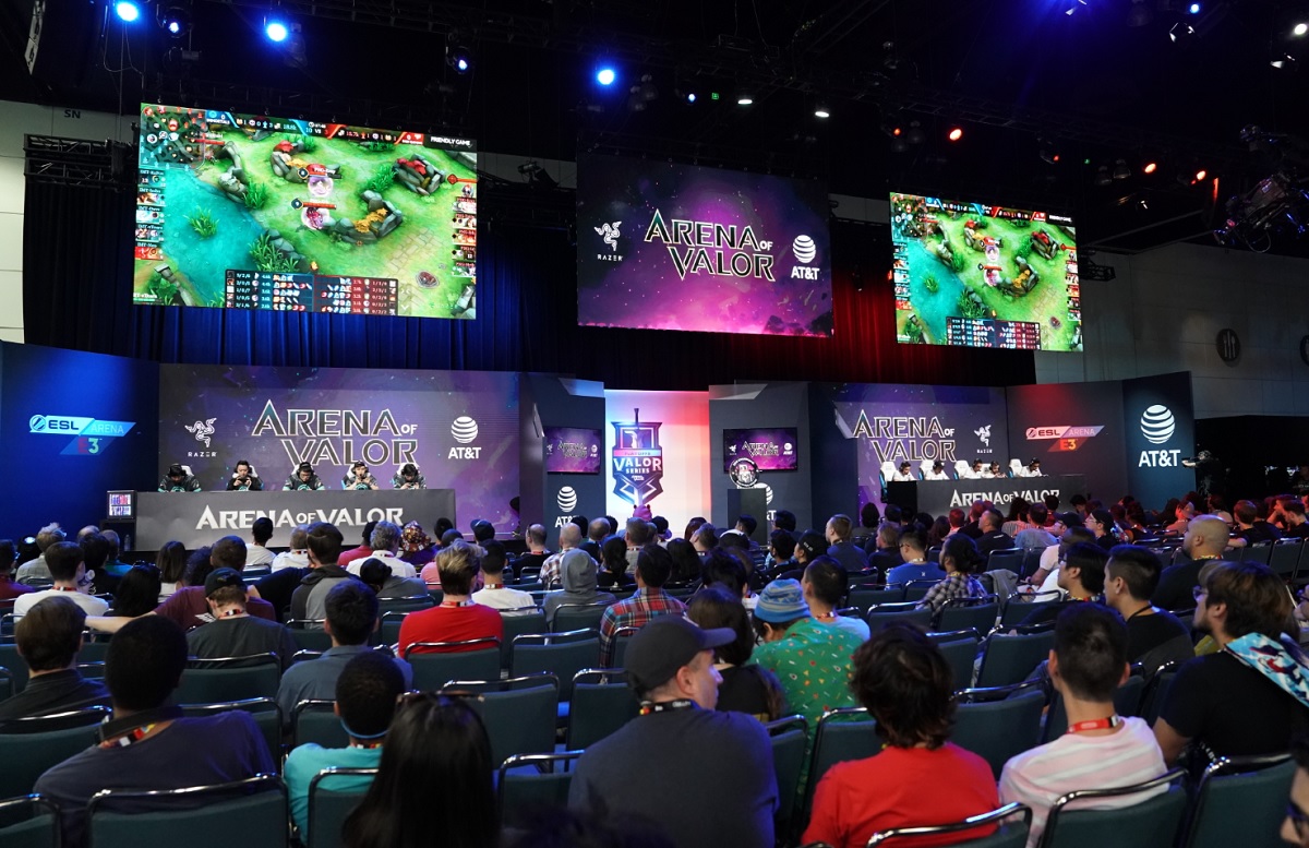 Tencent's Arena of Valor esports game draws a crowd at E3 2018.