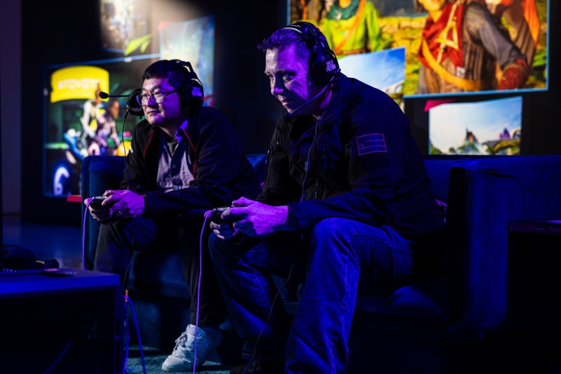 Dean Takahashi of GamesBeat plays Split Fiction with a team member.