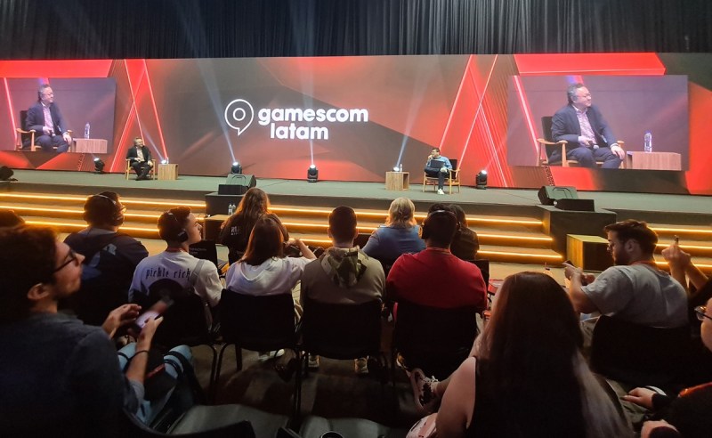 Shu Yoshida and Dean Takahashi speak to the crowd at Gamescom Latam.