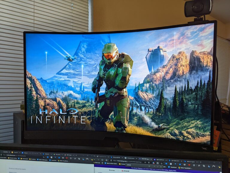 The BenQ Mobiuz EX3210R gaming monitor.