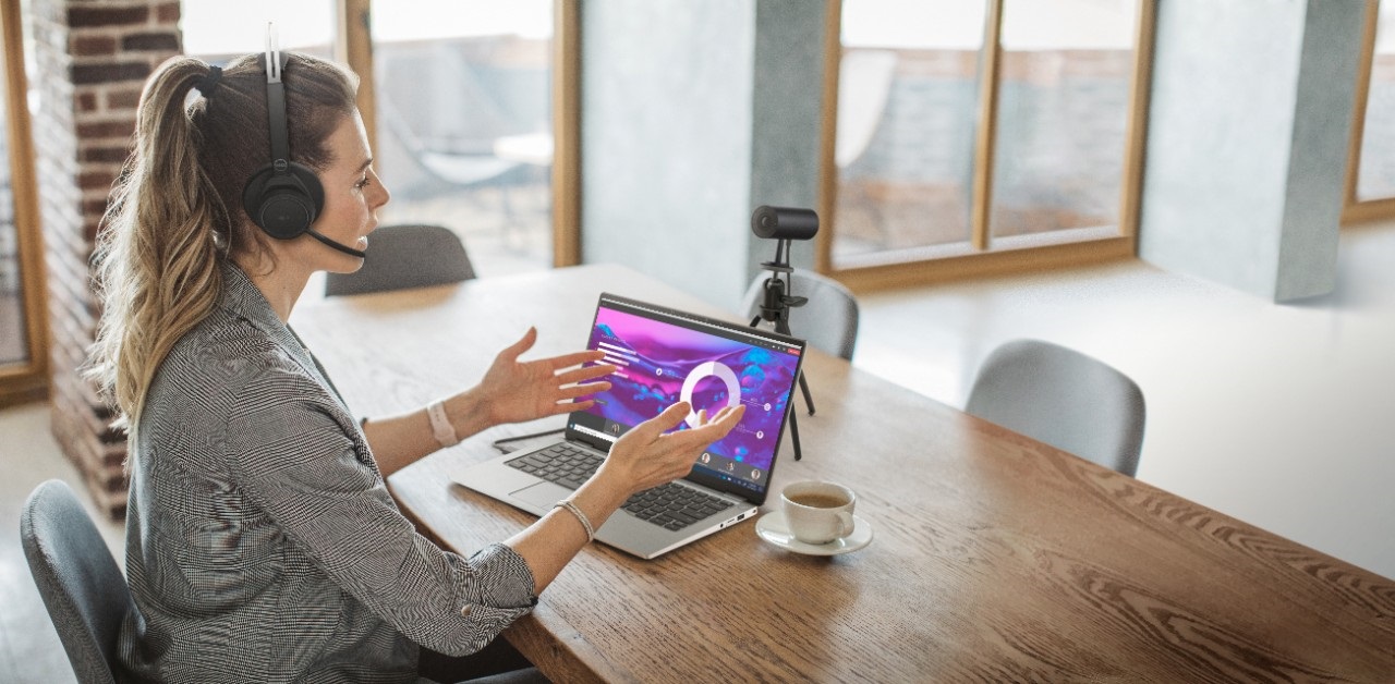 Dell UltraSharp Webcam is designed to improve your Zoom meetings.