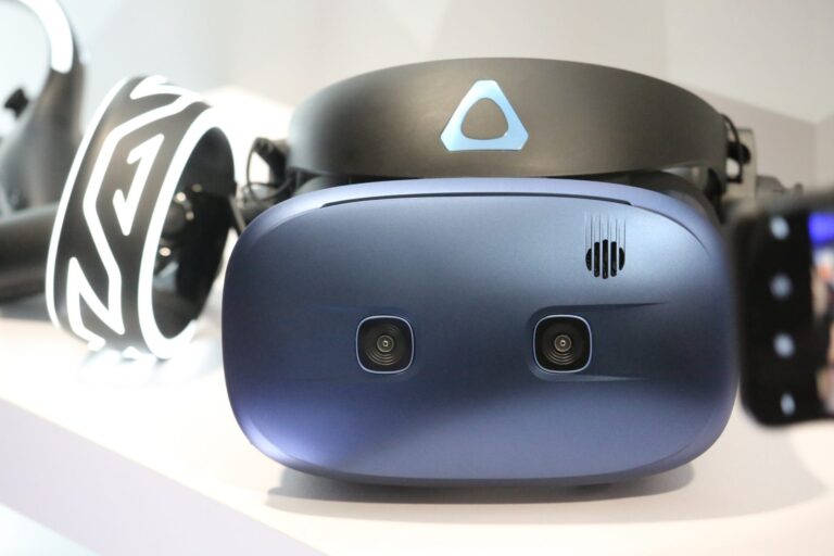 HTC Vive Cosmos.