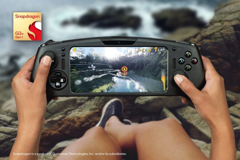 Qualcomm and Razer created this Snapdragon G3x Gen 1 handheld gaming kit.