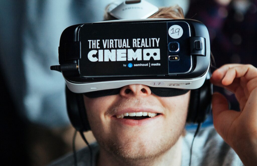Virtual reality movie theaters are now a thing