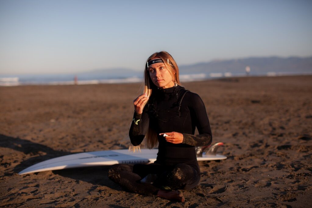 A surfer uses Alphabeats to focus on performance.