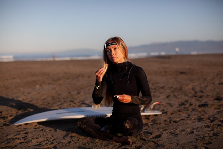 A surfer uses Alphabeats to focus on performance.