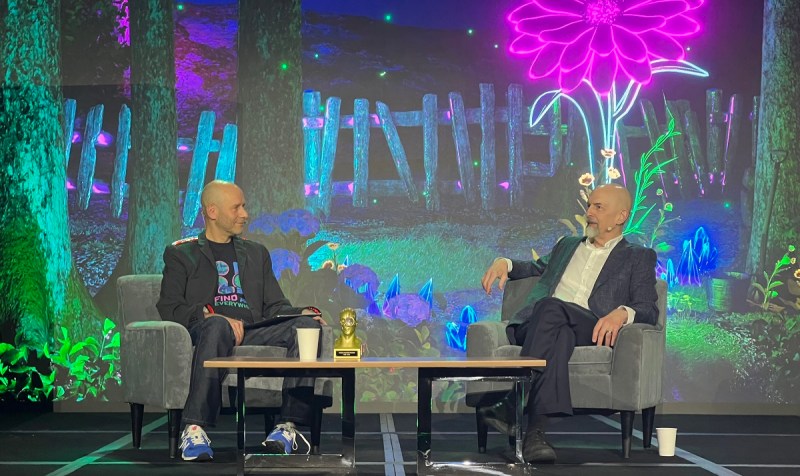 Ori Inbar (left) and Neal Stephenson talk about Snow Crash at AWE USA.