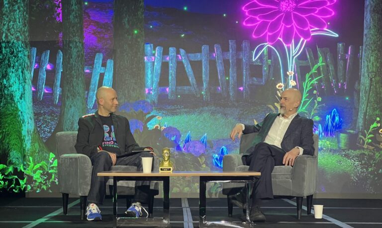 Ori Inbar (left) and Neal Stephenson talk about Snow Crash at AWE USA.
