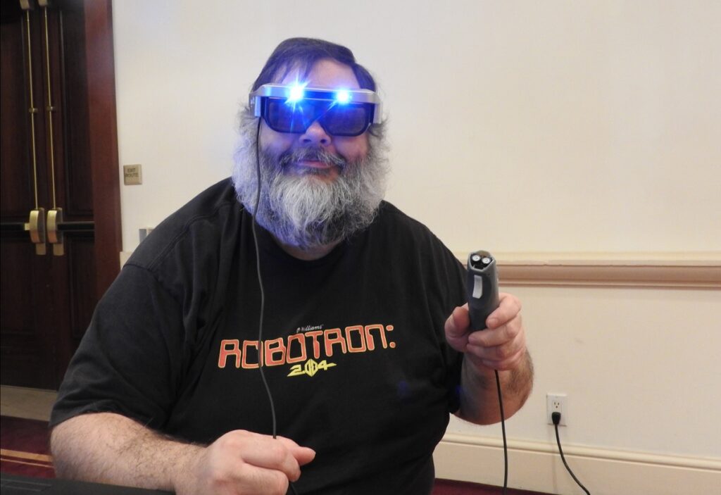 CastAR shows how it will turn your tabletop into an animated gaming world