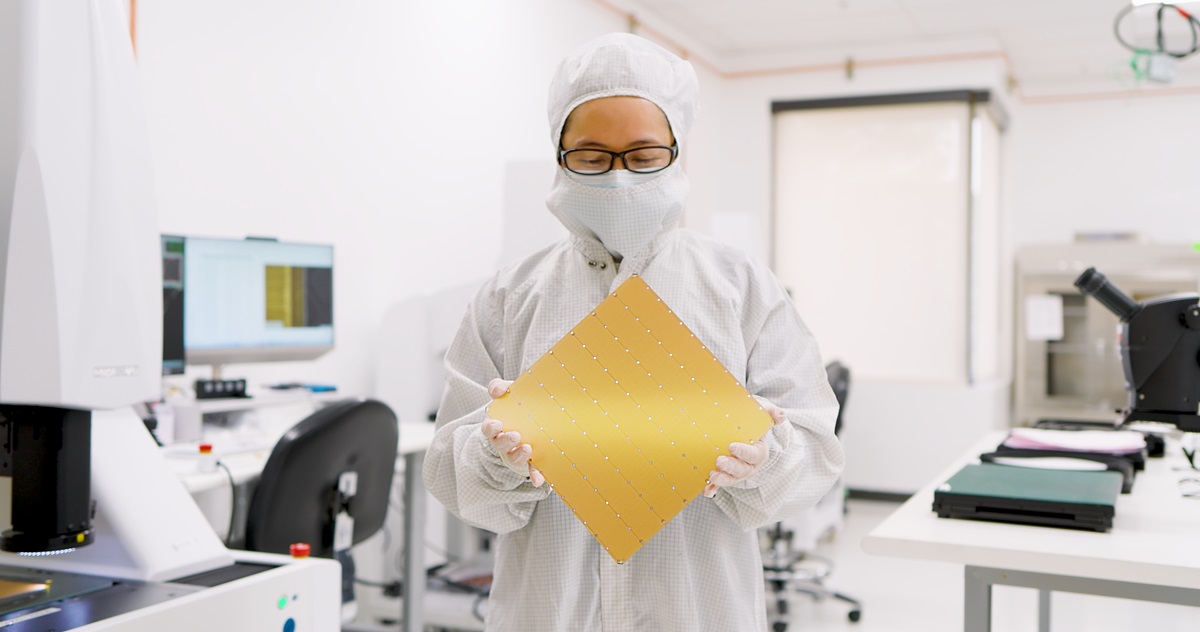 The Cerebras WSE-3 is a supercomputer on one big silicon wafer.