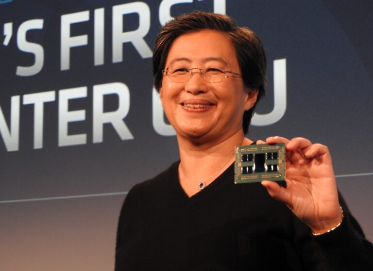 Lisa Su, CEO of AMD, holds an Epyc Rome server module.