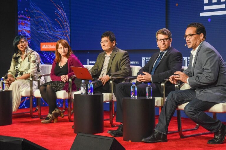 Left to right: Kathee Chimowitz of BoomBit Games, Emily Greer of Kongregate, Dean Takahashi of VentureBeat, Peter Levin of Lionsgate, and Frank Soqui of Intel.