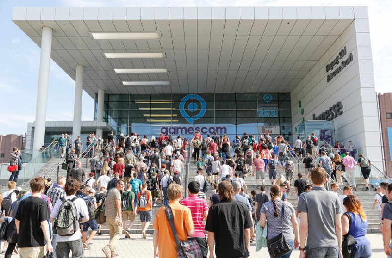 Gamescom crowds from past years.