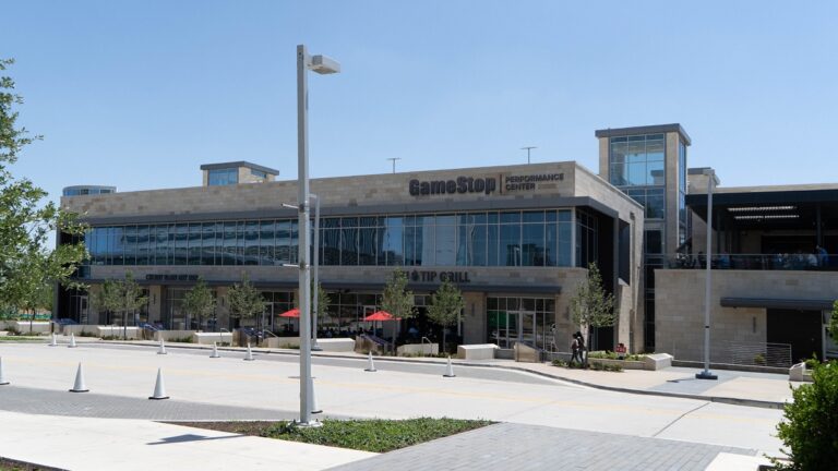 GameStop is sponsoring Complexity Gaming's new headquarters and esports training center.