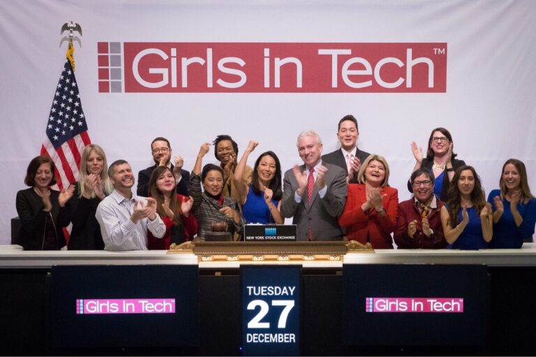 Adriana Gascoigne (in blue) after ringing closing bell at NYSE on Dec. 27 in 2016.