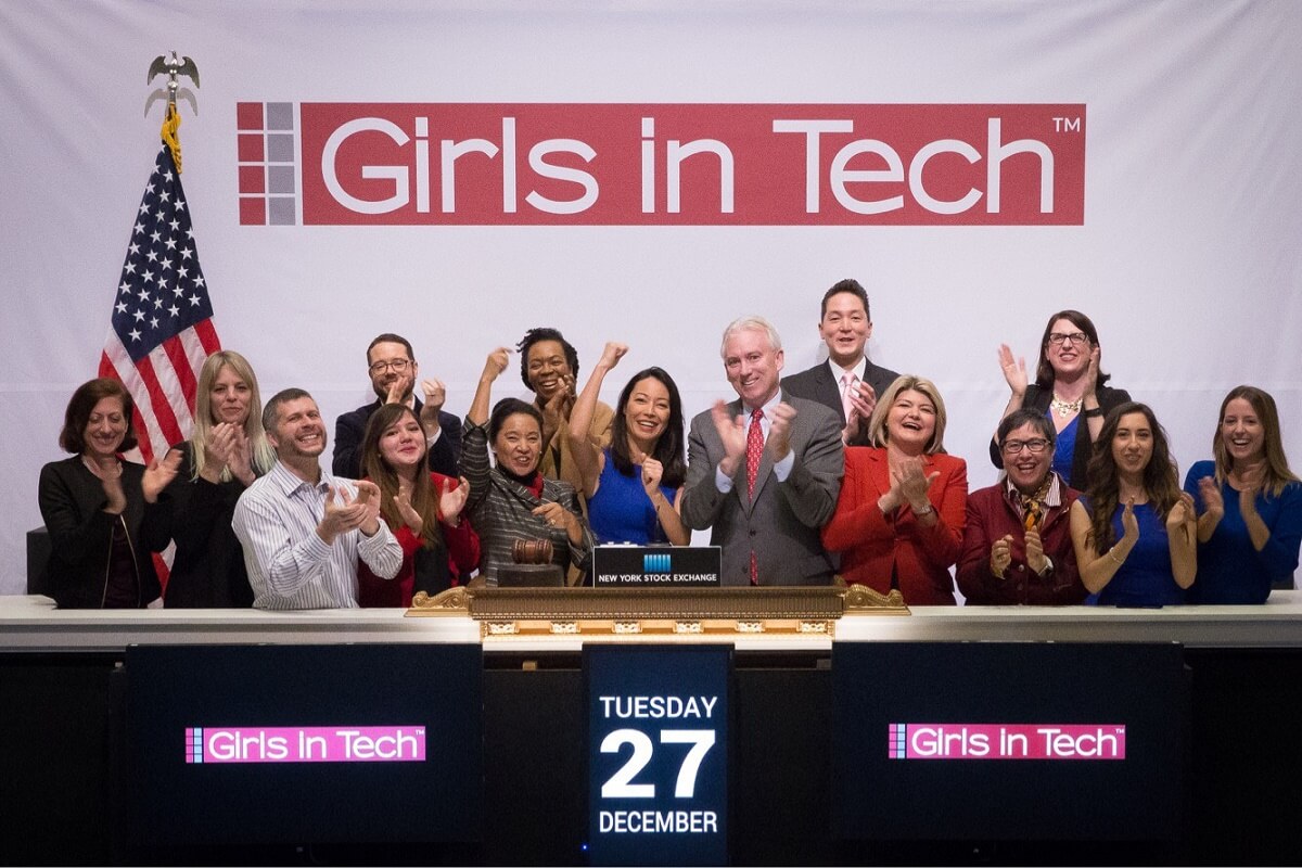 Adriana Gascoigne (in blue) after ringing closing bell at NYSE on Dec. 27 in 2016.