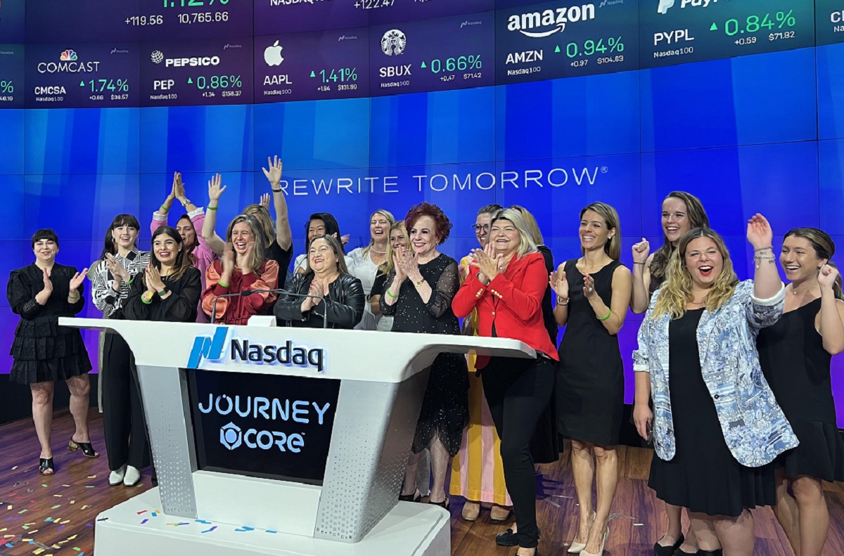 A women of the metaverse picture at Nasdaq with Cathy Hackl at the center.