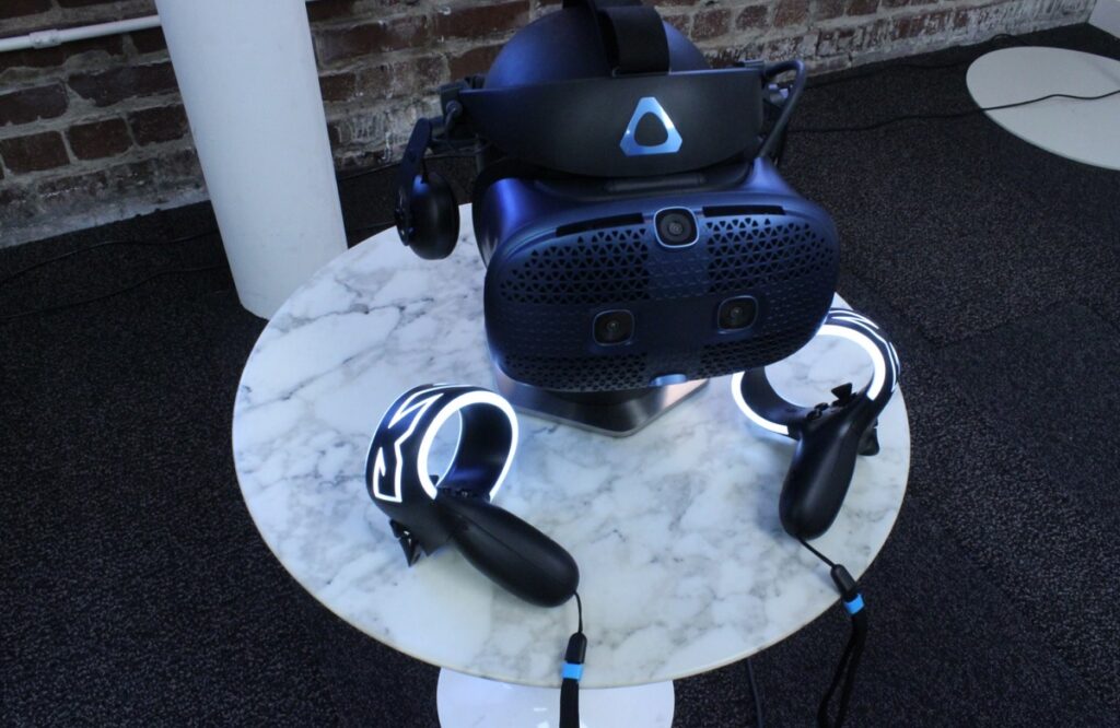 HTC Vive Cosmos has new controllers.