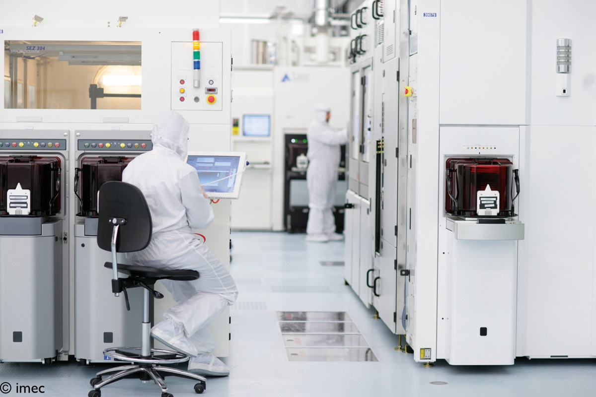 A look inside Imec's 300mm wafer clean room.