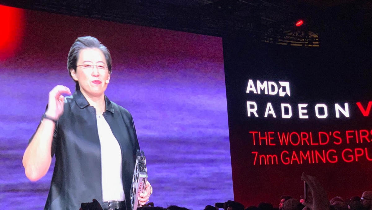 Lisa Su shows off the Radeon VII.