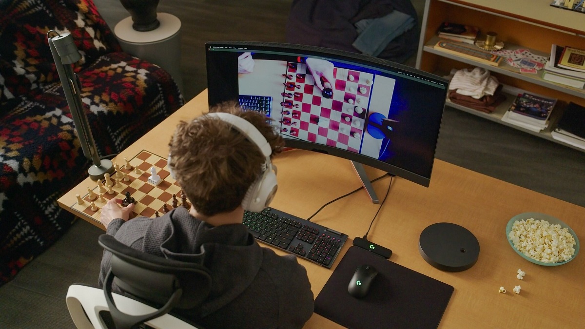 Logitech Reach makes it easy to show and tell.