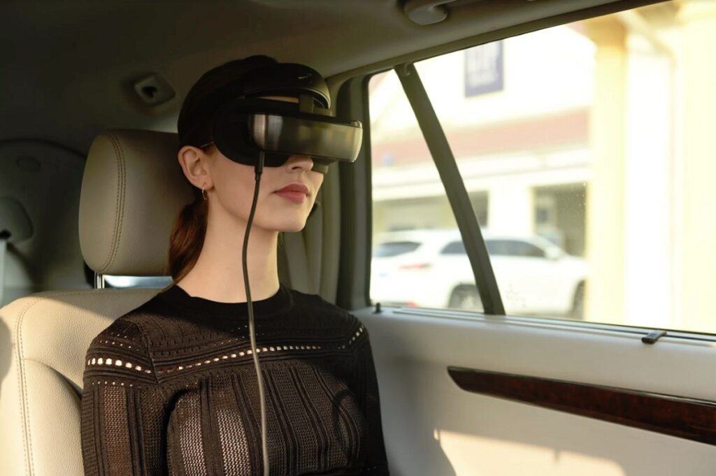 Luci Immers is a VR headset that taps the processing power of your smartphone, tablet, or laptop.