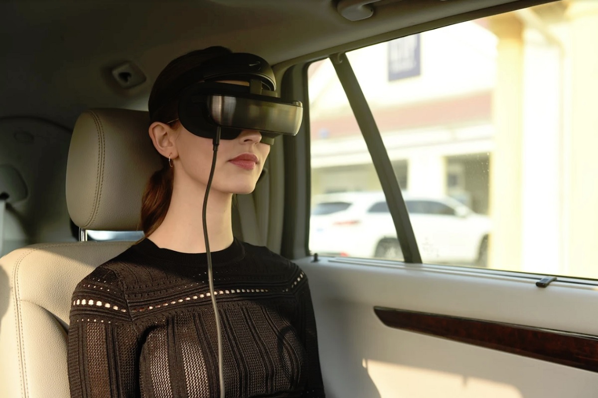 Luci Immers is a VR headset that taps the processing power of your smartphone, tablet, or laptop.