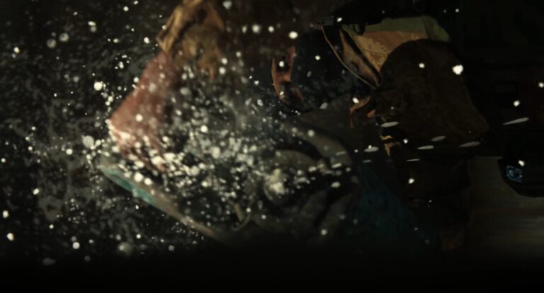 A Russian guard waterboards Farah in Modern Warfare.