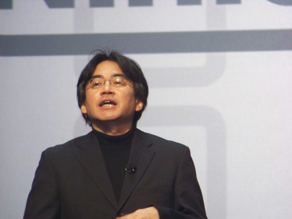 Nintendo forges ahead on breaking barriers between gamers and nongamers; shows a new controller accessory
