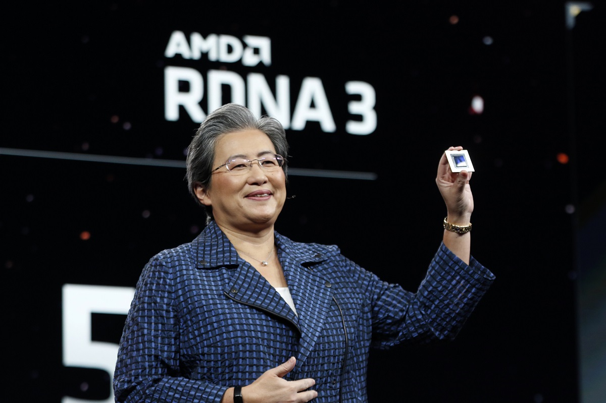 Lisa Su holds up AMD's first chiplet graphics chip Radeon 7900 XTX