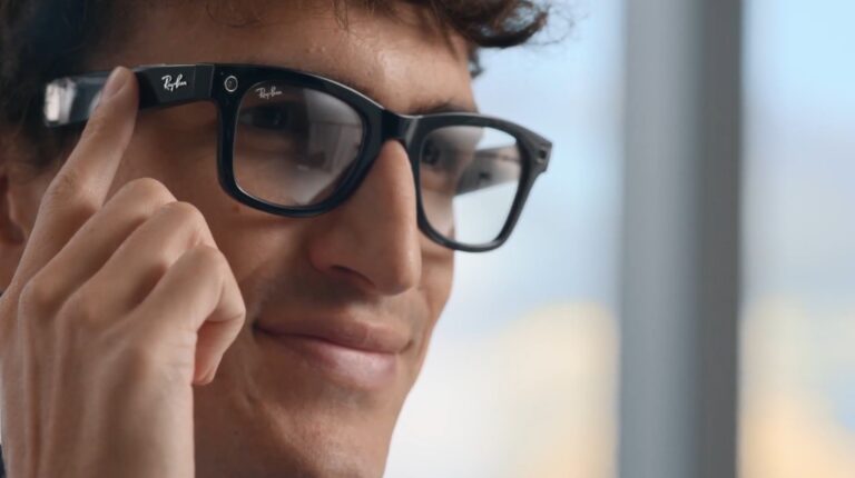 Rocca Basilico shows off a Ray-ban smart glasses model.