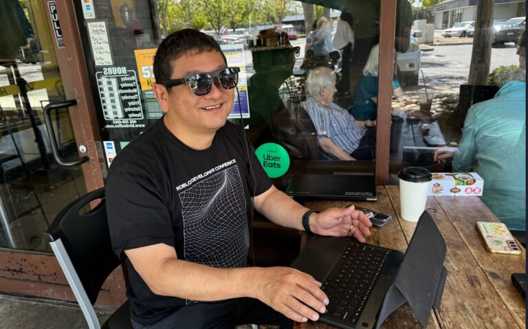 Dean Takahashi uses Sightful's Spacetop G1 AR laptop.