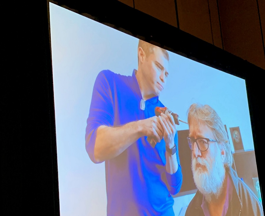 Mike Ambinder and Gabe Newell (right) of Valve.