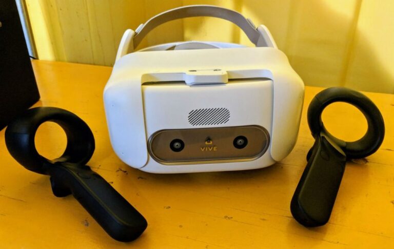 The new Vive Focus 6 degress of freedom dev kit and controllers.
