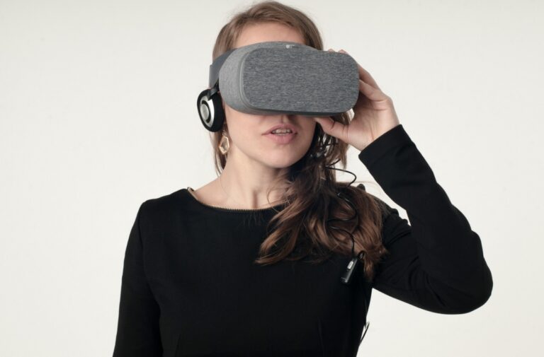 Voximplant makes it easy to put voice and video communication into AR/VR.