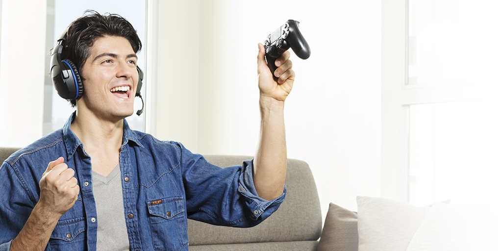 The HyperX Cloud Stinger Wireless headset gives you hours of use on a charge.