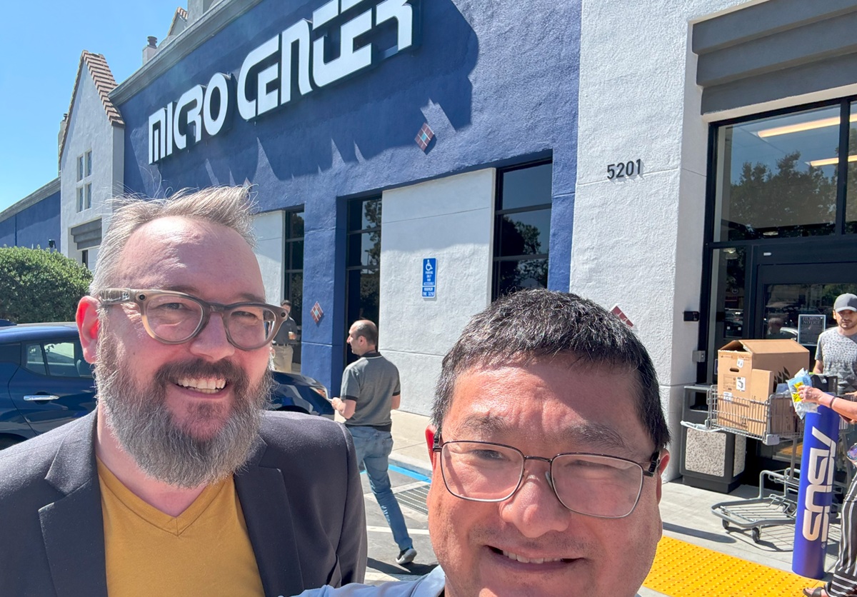 Dan Ackerman of Micro Center and Dean Takahashi of GamesBeat at the new store in Silicon Valley.