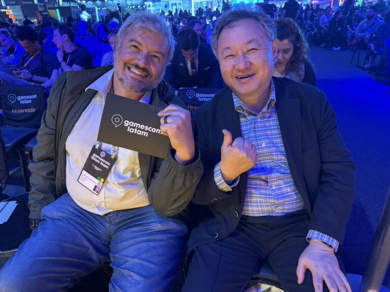 Rodrigo Terra (left) with Shu Yoshida at the Gamecom Latam BIG Festival Awards 2025.