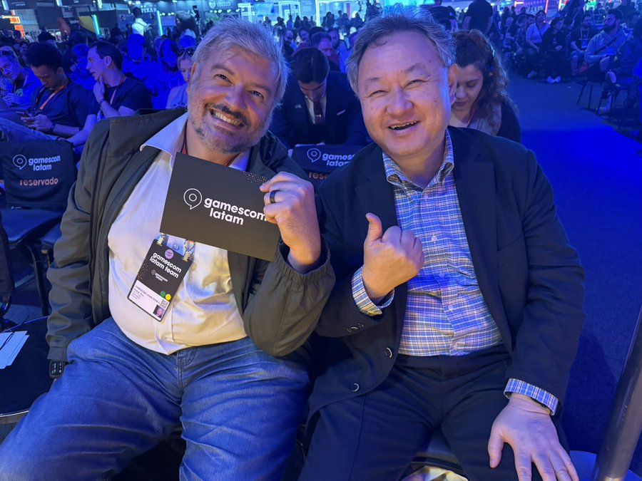 Rodrigo Terra (left) with Shu Yoshida at the Gamecom Latam BIG Festival Awards 2025.